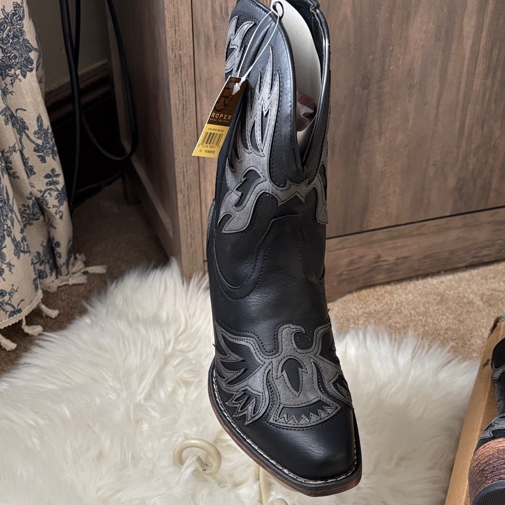 Roper Black Ankle Western Booties with Gray Embroidery - Picture 5 of 6
